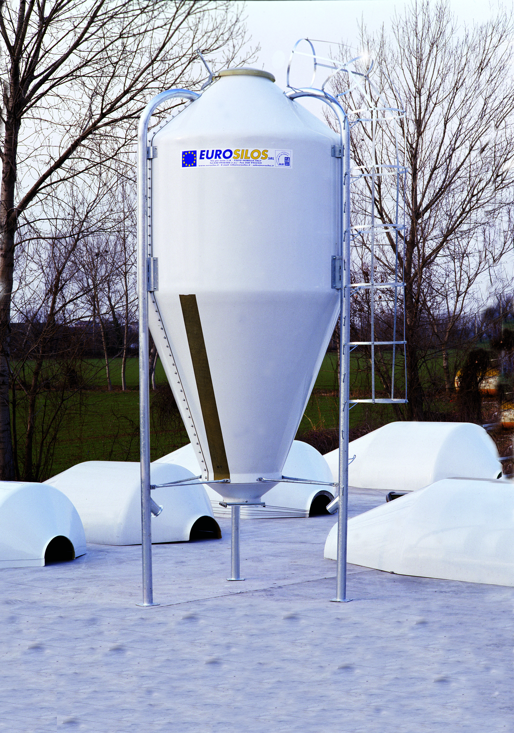 Вертикальный силос для хранения кормов